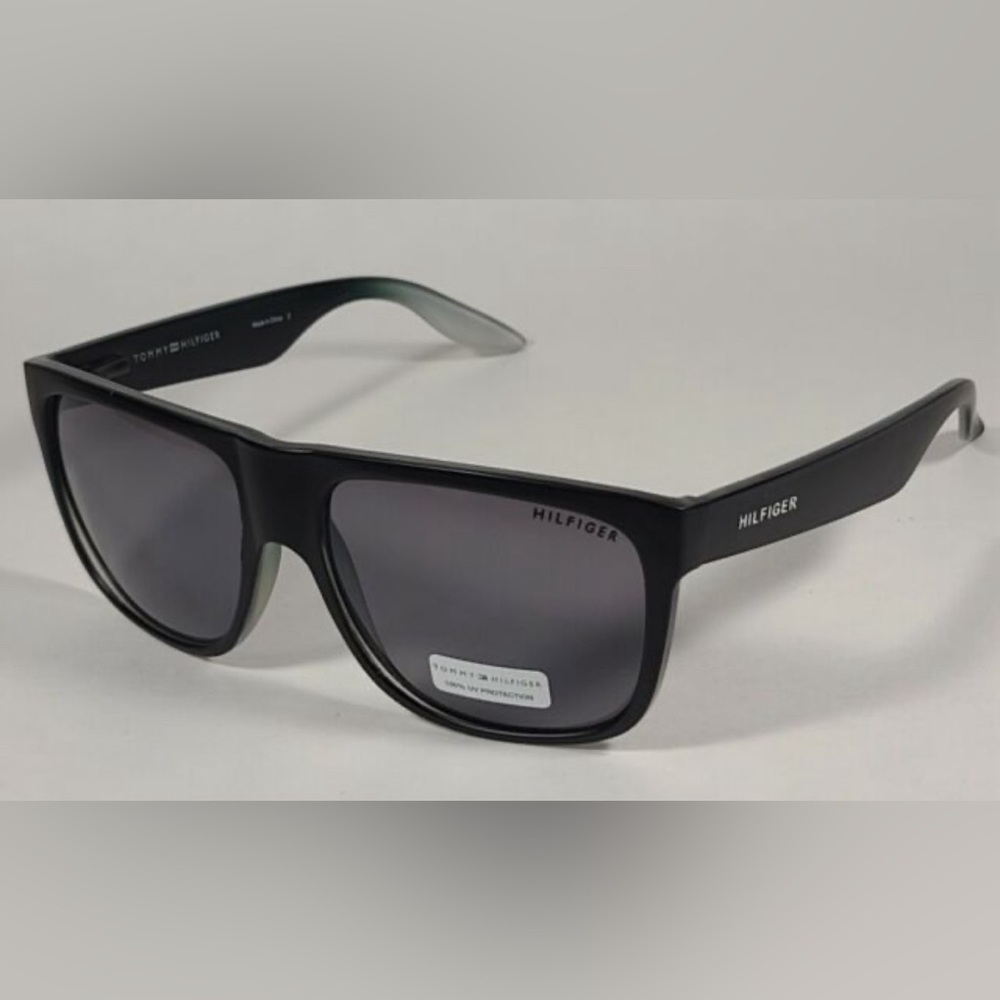 NWT! TOMMY HILFIGER SHADES! FITS ANY FACE TYPE! 5 ⭐️ REVIEWS ON ALL SITES! - Picture 2 of 5